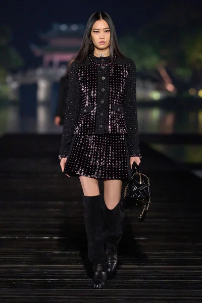 Look 8
